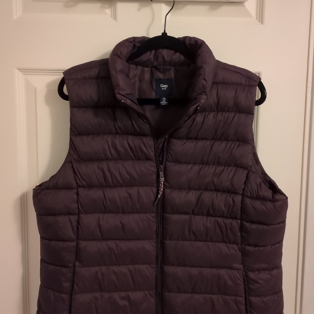 Gap Women's Puffer Vest - Brown